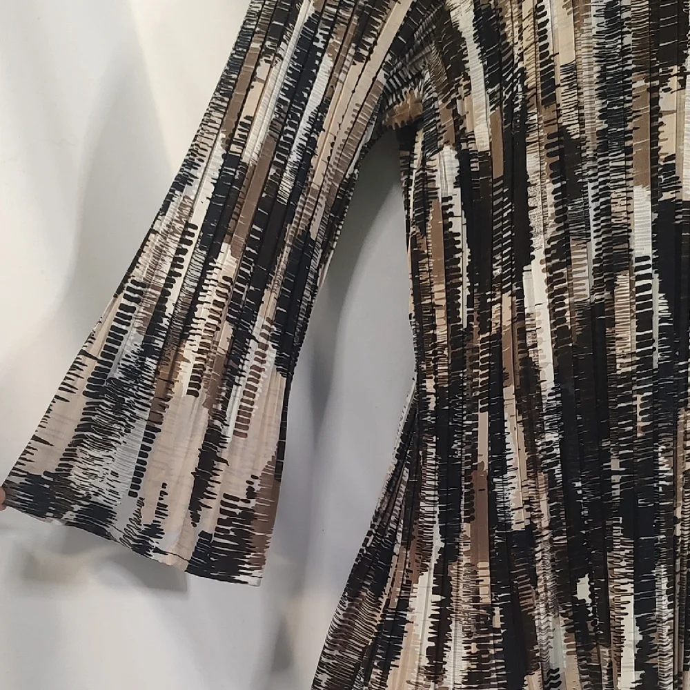 Laura Scott Brown and Black Button Down Shirt - Picture 4 of 11